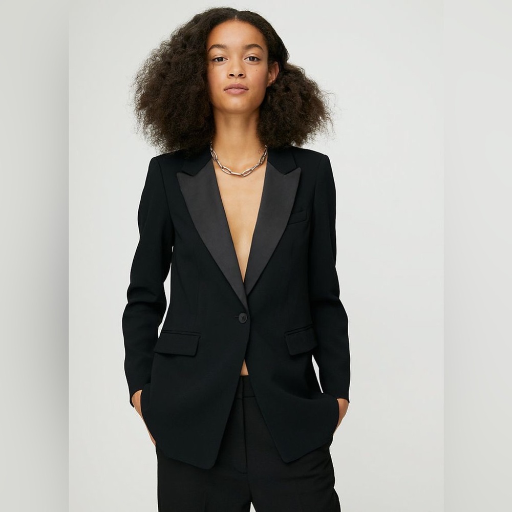 Like New Aritzia Babaton Black Blazer Size 00